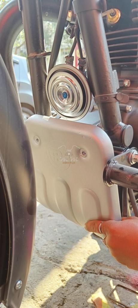 thumbnail image 2 of Silver Aluminum Sump Guard For Royal Enfield New Classic 350 Reborn & Meteor 350 2 of 4